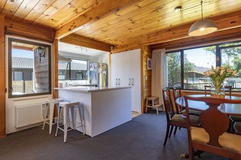 Photo of property in 14 Muscat Place, Henderson, Auckland, 0612