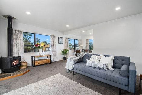 Photo of property in 2/5 Remus Place, Totara Vale, Auckland, 0629