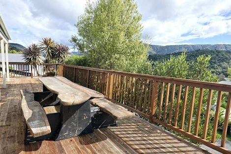 Photo of property in 4 Collins Place, Picton, 7220