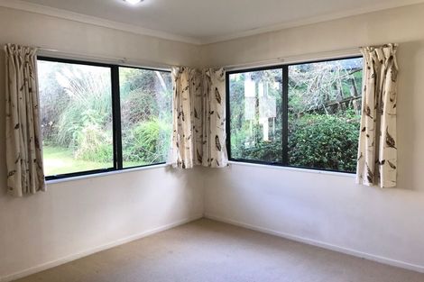 Photo of property in 19 Springside Place, New Lynn, Auckland, 0600