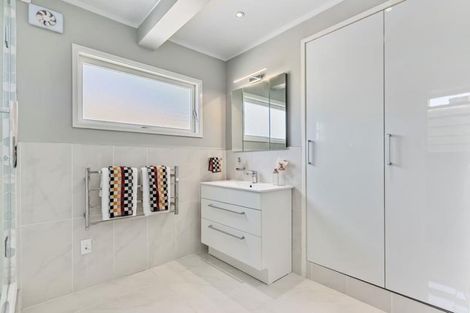 Photo of property in 64 Marlborough Avenue, Glenfield, Auckland, 0629