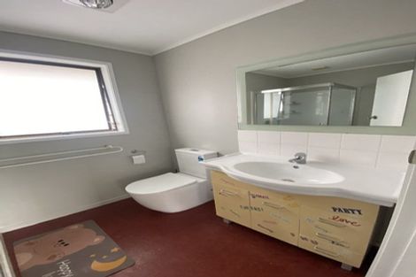 Photo of property in 30 Lewisham Street, Highland Park, Auckland, 2010