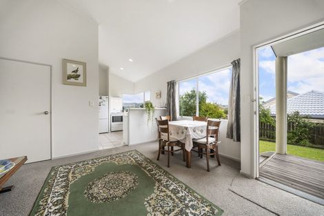 Photo of property in 2 Davern Lane, New Lynn, Auckland, 0600