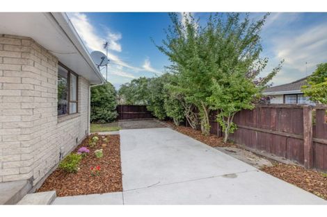 Photo of property in 2/8a Salford Avenue, Redwood, Christchurch, 8051