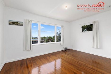 Photo of property in 2/537 Glenfield Road, Glenfield, Auckland, 0629