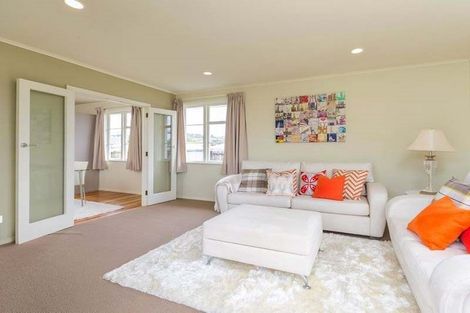 Photo of property in 50 Sutton Crescent, Papakura, 2110