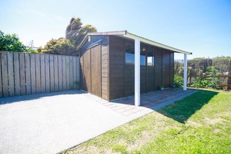 Photo of property in 5 Te Awe Awe Grove, Himatangi Beach, Foxton, 4891