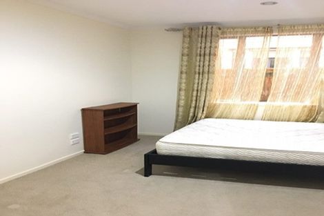 Photo of property in 20 Exeter Place, Unsworth Heights, Auckland, 0632