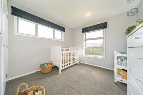 Photo of property in 77 Sunstone Crescent, Timberlea, Upper Hutt, 5018