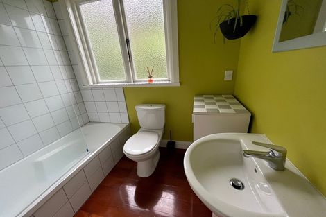 Photo of property in 34 Moana Road, Kelburn, Wellington, 6012