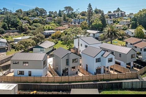 Photo of property in 11 Glenfinn Place, Massey, Auckland, 0614