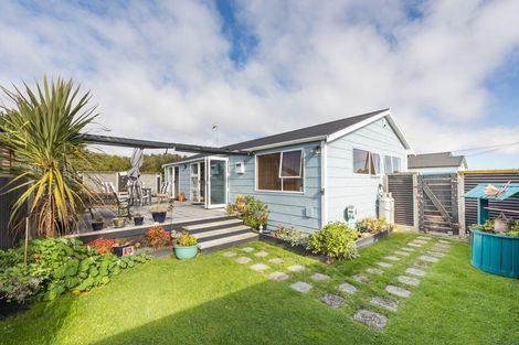 Photo of property in 28a Linklater Avenue, Foxton Beach, Foxton, 4815