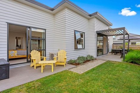 Photo of property in 7 Onekura Street, Red Beach, 0932