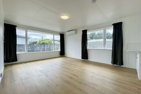 Photo of property in 4 Simons Street, Moturoa, New Plymouth, 4310