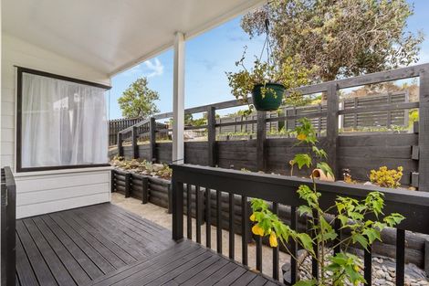 Photo of property in 64 Trias Road, Totara Vale, Auckland, 0629