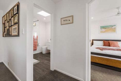 Photo of property in 2/60 Moncks Spur Road, Redcliffs, Christchurch, 8081