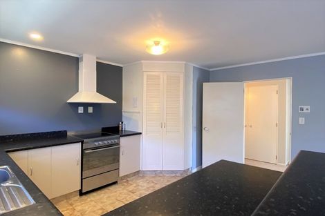 Photo of property in 14 Sandel Rise, Merrilands, New Plymouth, 4312