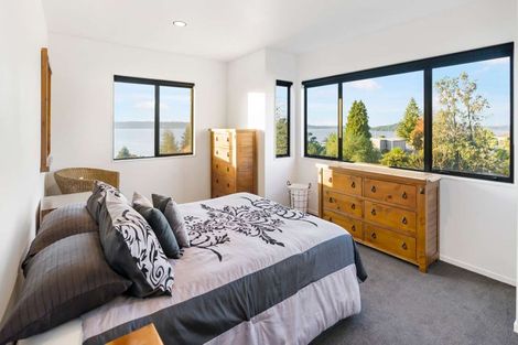 Photo of property in 4 Tupara Crescent, Kawaha Point, Rotorua, 3010