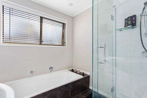 Photo of property in 7 Lyren Place, Half Moon Bay, Auckland, 2012