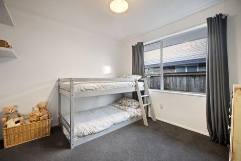 Photo of property in 1/4 Valecrest Avenue, Parklands, Christchurch, 8083