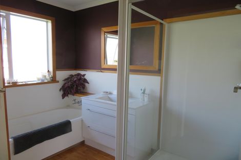 Photo of property in 75 Rhodes Street, Waimate, 7924