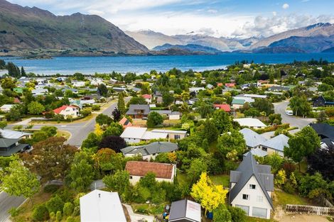 Photo of property in 18 Hunter Crescent, Wanaka, 9305