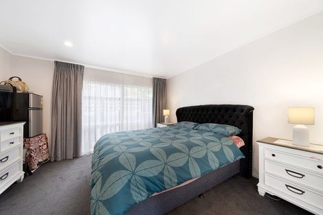 Photo of property in 15 Lanier Place, Glendene, Auckland, 0602