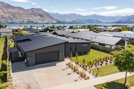 Photo of property in 9 Centre Crescent, Wanaka, 9305
