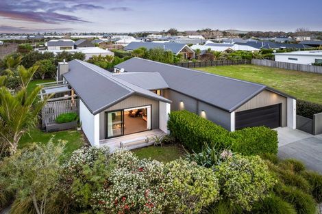 Photo of property in 6 Sandpiper Avenue, Point Wells, 0986