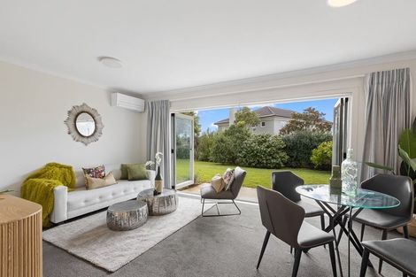Photo of property in 2/133 Shakespeare Road, Milford, Auckland, 0620