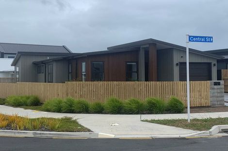 Photo of property in 1 Central Street, Papamoa, 3118