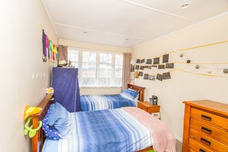 Photo of property in 21 Hinau Street, Tawa, Wellington, 5028