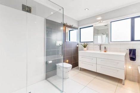 Photo of property in 163 West Harbour Drive, West Harbour, Auckland, 0618