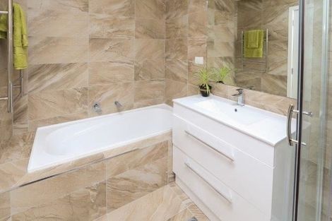 Photo of property in 1/11 Crosher Place, Silverdale, Hamilton, 3216