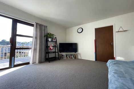 Photo of property in 1/16a Camrose Place, Glenfield, Auckland, 0629