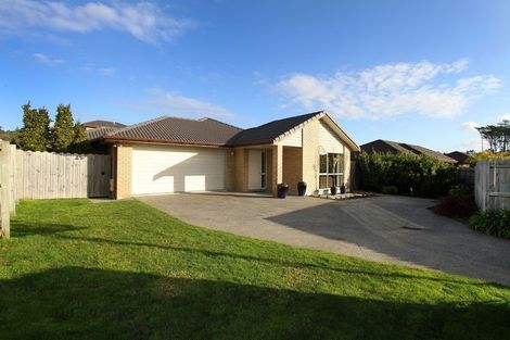 Photo of property in 25 Saltwood Street, Red Beach, 0932