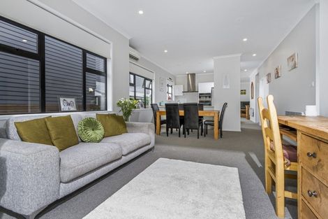 Photo of property in 25 Cavalli Road, Long Bay, Auckland, 0630