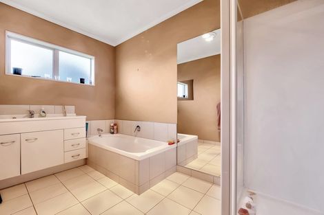 Photo of property in 15 Golden Courie Close, Papamoa Beach, Papamoa, 3118