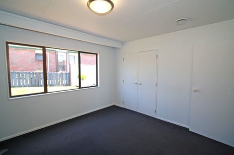 Photo of property in 32 Poplar Grove, Whalers Gate, New Plymouth, 4310