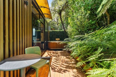 Photo of property in 52 Amapur Drive, Khandallah, Wellington, 6035