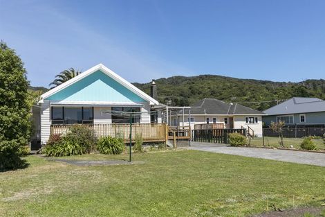 Photo of property in 23 Hinau Grove, Wainuiomata, Lower Hutt, 5014