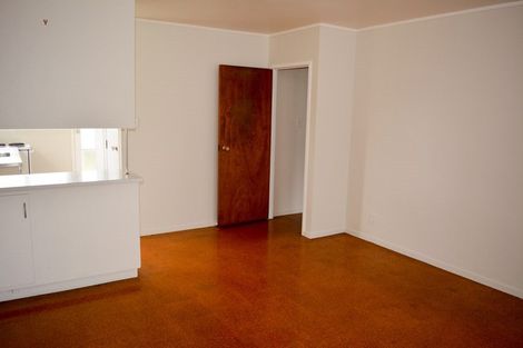 Photo of property in 4/318 Te Atatu Road, Te Atatu South, Auckland, 0610