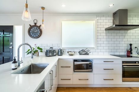 Photo of property in 8 Castleton Street, Birkdale, Auckland, 0626