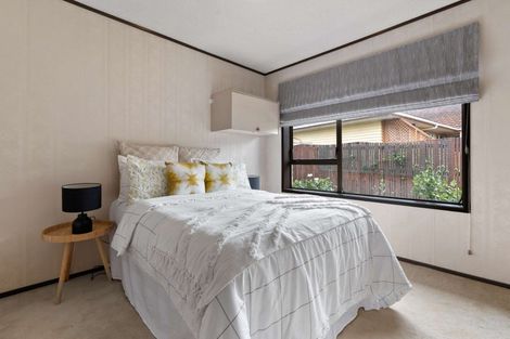 Photo of property in 30 Gibbons Road, Weymouth, Auckland, 2103