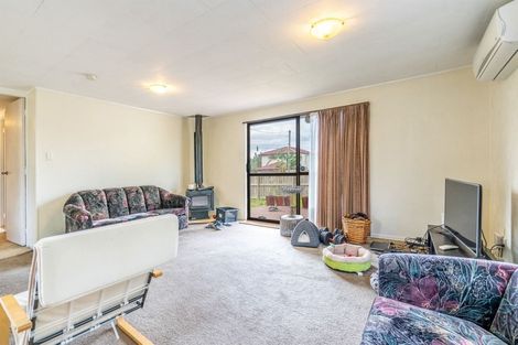 Photo of property in 2 Harrington Road, Henderson, Auckland, 0610