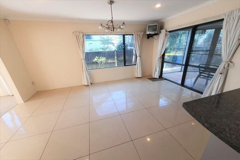 Photo of property in 9 Parkvale Grove, Te Atatu Peninsula, Auckland, 0610