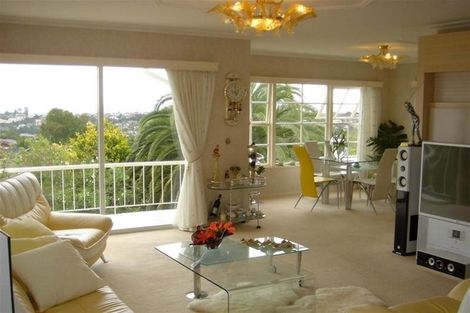 Photo of property in 9 Chelsea View Drive, Chatswood, Auckland, 0626