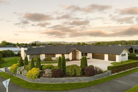 Photo of property in 2 Kotare Grove, Cambridge, 3434