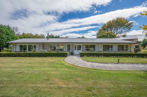 Photo of property in 142 Gillespie Place, Acacia Bay, Taupo, 3385