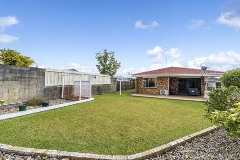 Photo of property in 2/9 Annette Avenue, Te Atatu South, Auckland, 0610